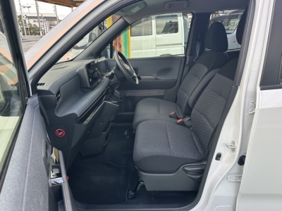 サクラ(ニッサン)中古車 前席内装