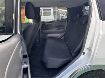 サクラ(ニッサン)中古車 後席内装