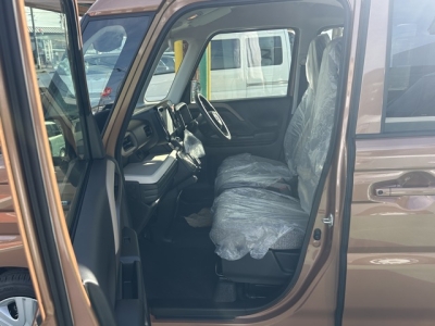 新型スペーシア(スズキ)届出済未使用車 前席内装