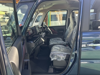 新型スペーシアカスタム(スズキ)届出済未使用車 前席内装