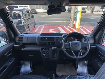 ハイゼットカーゴ(ダイハツ)届出済未使用車 後席から見た前席