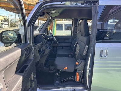 N-VAN(ホンダ)中古車 前席内装
