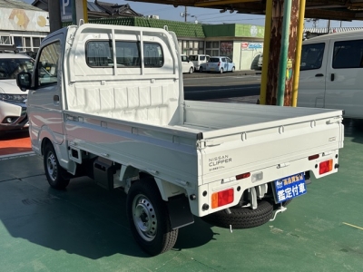 NT100クリッパー(ニッサン)届出済未使用車 後方