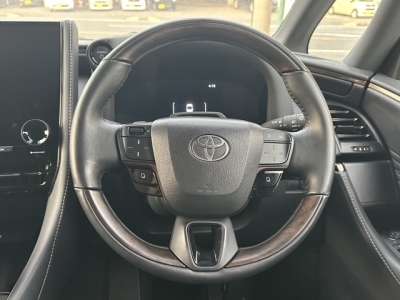 ヴェルファイアハイブリッド(トヨタ)中古車 後席から見た前席