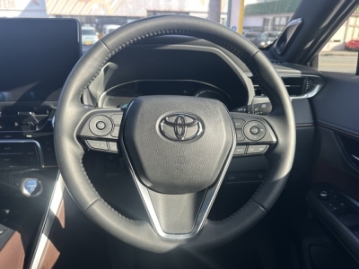 ハリアーハイブリッド(トヨタ)中古車 後席から見た前席