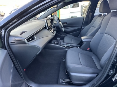 カローラスポーツ(トヨタ)レンタ登録済未使用 前席内装