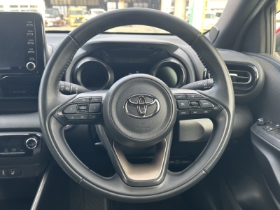 ヤリス(トヨタ)中古車 内外装写真他２