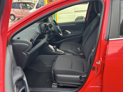 ヤリス(トヨタ)中古車 前席内装