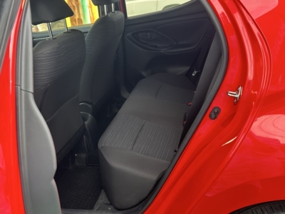 ヤリス(トヨタ)中古車 後席内装