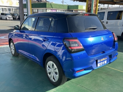 新型スイフト(スズキ)中古車 後方