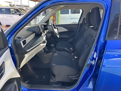 新型スイフト(スズキ)中古車 前席内装