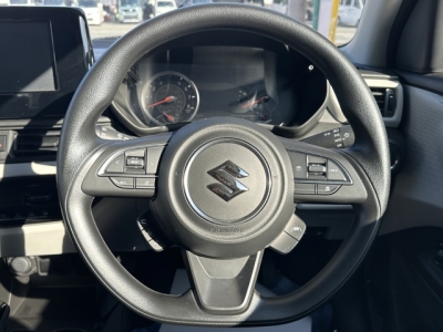 新型スイフト(スズキ)中古車 内外装写真