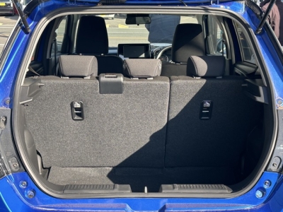 新型スイフト(スズキ)中古車 内外装写真他