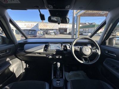 フィット(ホンダ)中古車 後席から見た前席