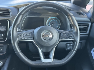 リーフ(ニッサン)中古車 内外装写真