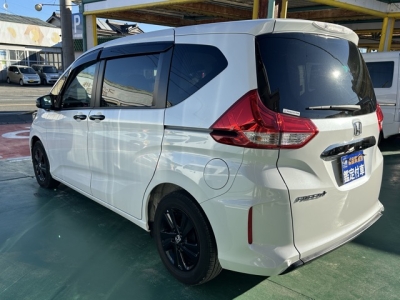 フリード+(ホンダ)中古車 後方