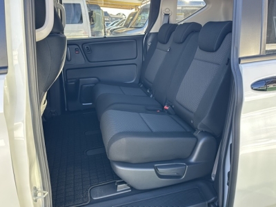 フリード+(ホンダ)中古車 後席内装