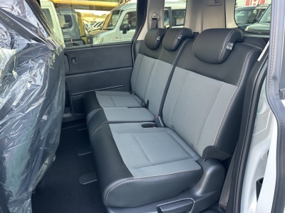 新型フリード(ホンダ)登録済未使用車 後席内装