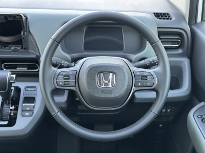 新型フリード(ホンダ)登録済未使用車 内外装写真