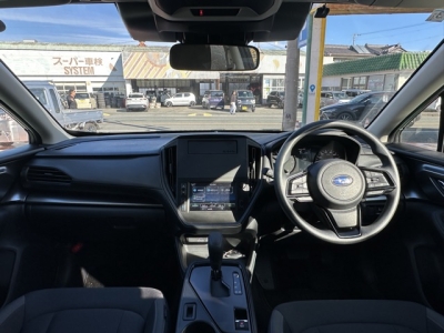 インプレッサ(スバル)中古車 後席から見た前席