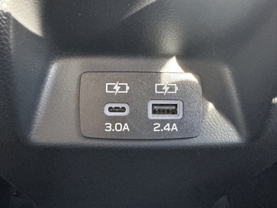 インプレッサ(スバル)レンタＵＰ 後席から見た前席