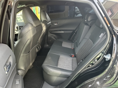 ハリアーハイブリッド(トヨタ)中古車 後席内装