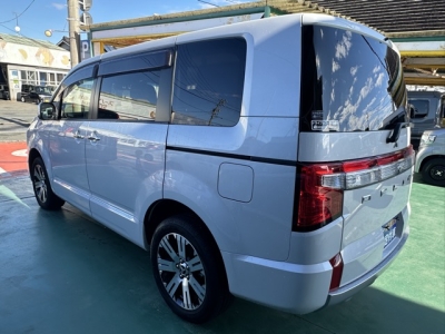 デリカD:5 4WD(三菱)レンタＵＰ 後方