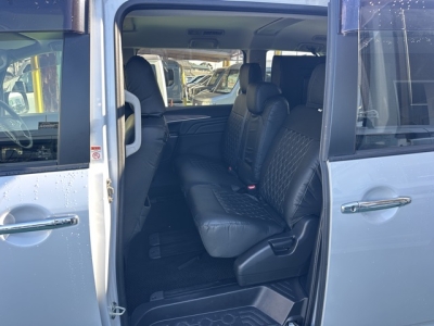 デリカD:5 4WD(三菱)レンタＵＰ 後席内装