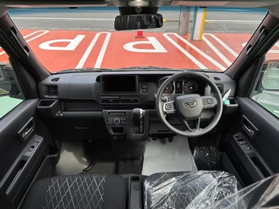 アトレー(ダイハツ)届出済未使用車 後席から見た前席