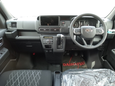 アトレー(ダイハツ)届出済未使用車 後席から見た前席