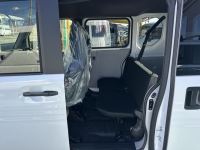 N-VAN e(ホンダ)届出済未使用車 後席内装