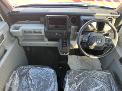 N-VAN e(ホンダ)届出済未使用車 後席から見た前席