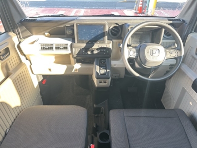 N-VAN e(ホンダ)中古車 後席から見た前席