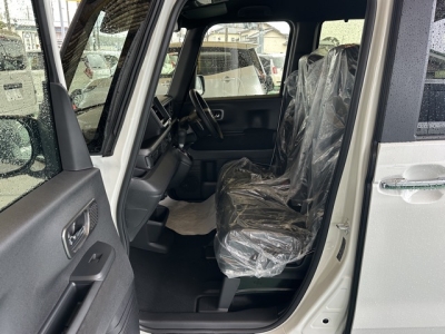 新型N-BOX(ホンダ)届出済未使用車 後方