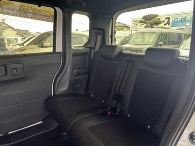 新型N-BOX(ホンダ)届出済未使用車 後席内装