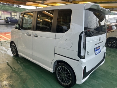 新型N-BOX(ホンダ)届出済未使用車 後方