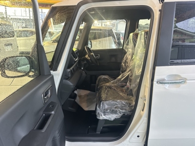 新型N-BOX(ホンダ)届出済未使用車 前席内装