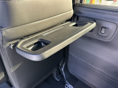 新型N-BOX(ホンダ)届出済未使用車 後席から見た前席