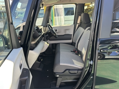 新型N-BOX(ホンダ)届出済未使用車 前席内装