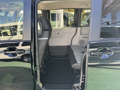 新型N-BOX(ホンダ)届出済未使用車 後席内装
