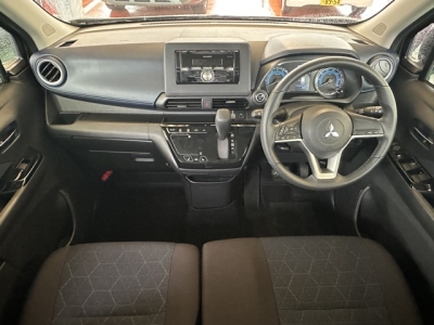 eKクロス(三菱)中古車 後席内装