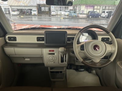 ラパンLC(スズキ)中古車 後席から見た前席