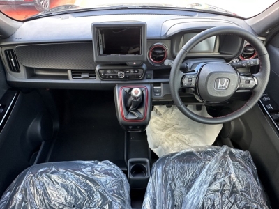 N-ONE(ホンダ)届出済未使用車 後席から見た前席
