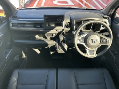 N-WGN(ホンダ)中古車 後席から見た前席