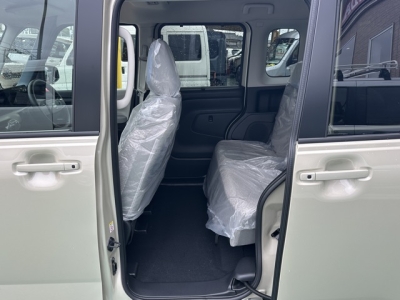 ルークス(ニッサン)届出済未使用車 後席内装