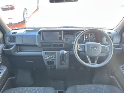 アトレー(ダイハツ)中古車 後席から見た前席