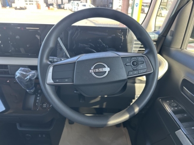 ルークス(ニッサン)新車見本展示無 内外装写真