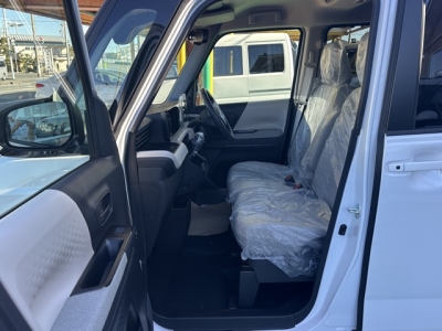 ルークス(ニッサン)新車見本展示無 前席内装