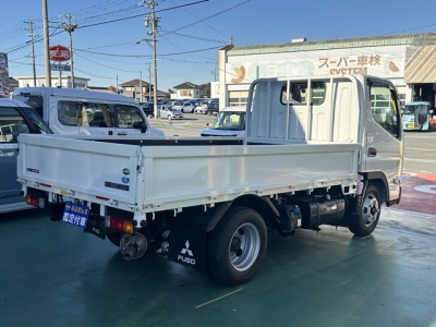 キャンター(三菱)登録済未使用車 内外装写真他２