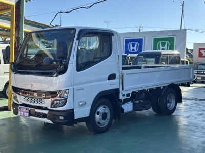 キャンター(三菱)登録済未使用車 前方